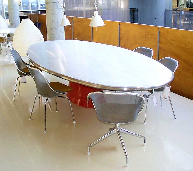 Elipsový stůl nerez + composit – design R. Vos